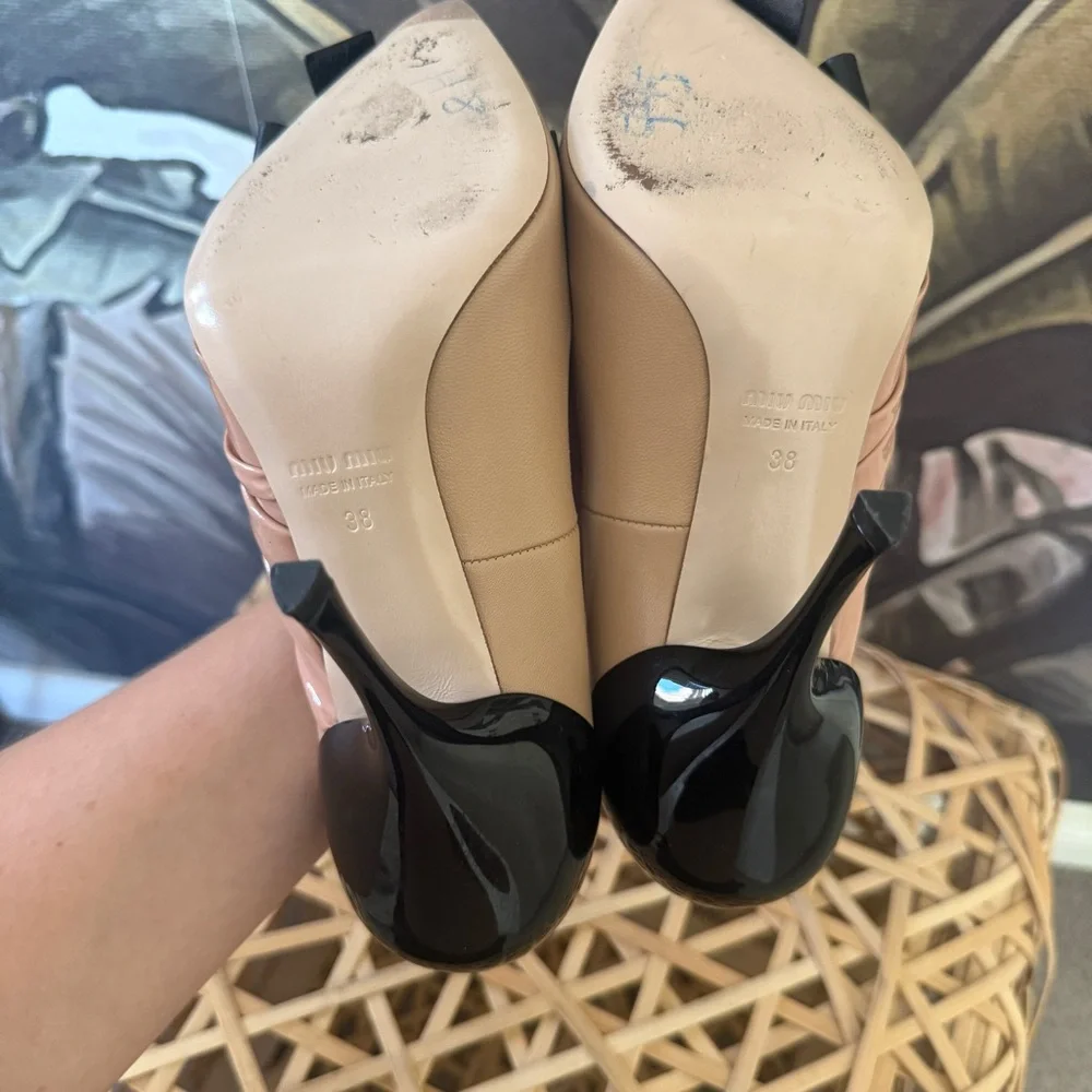Miu Miu Patent Leather Bow Pointed Toe high heel Pumps two tone size EU 38 US 8